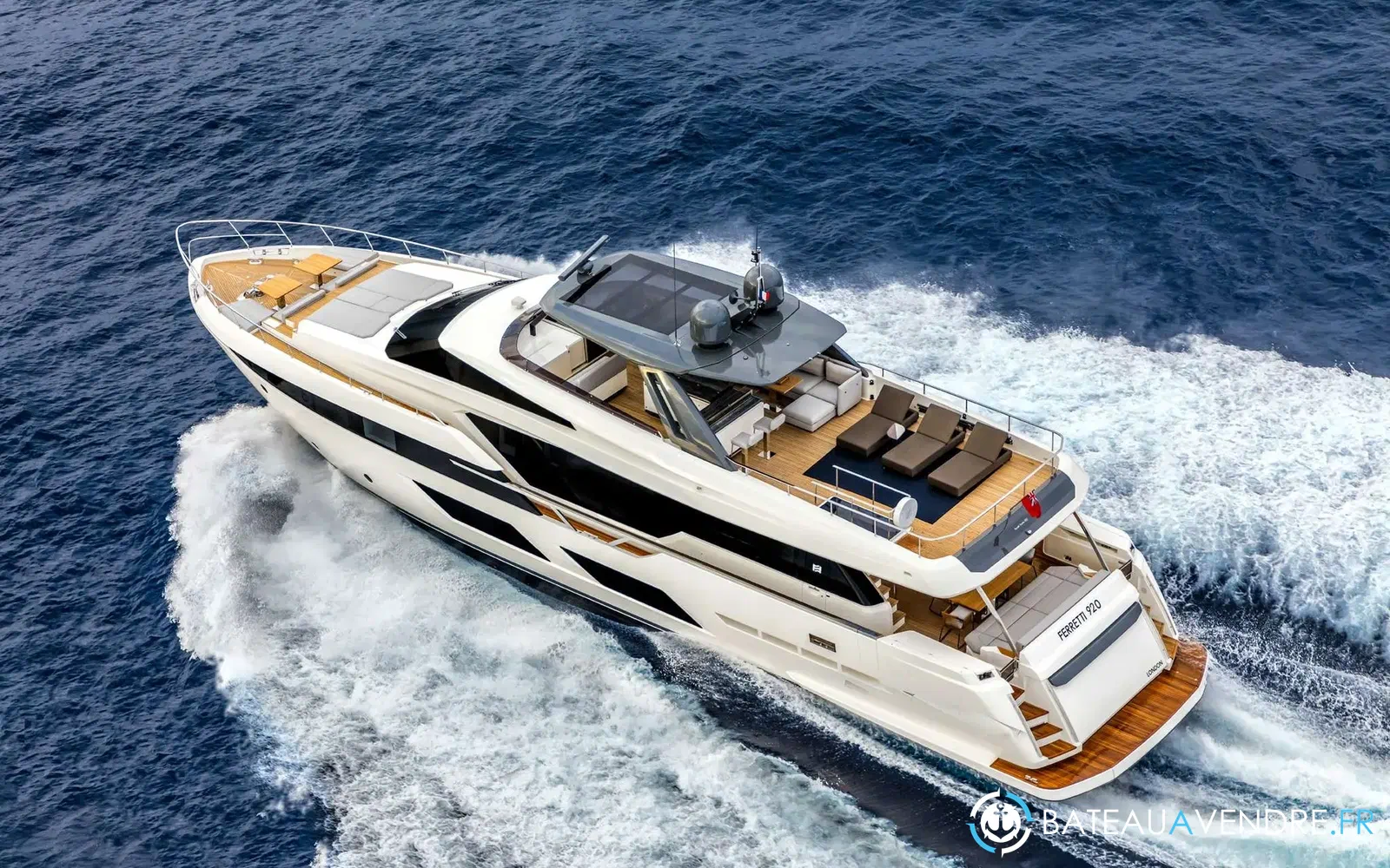 slider 15 Ferretti 920