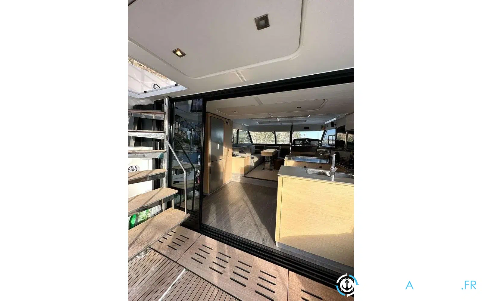 slider 12 Fountaine Pajot My 6