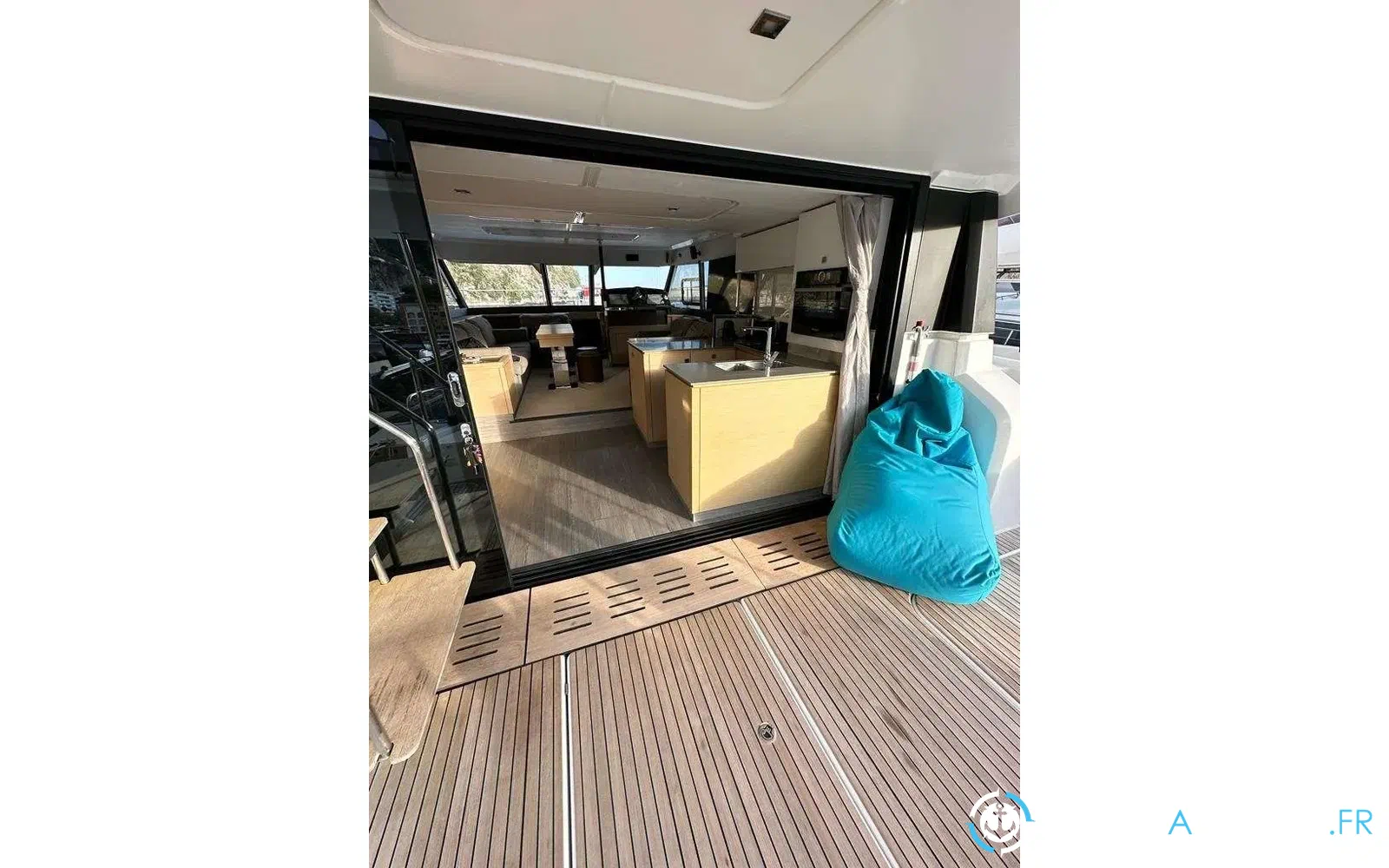slider 3 Fountaine Pajot My 6
