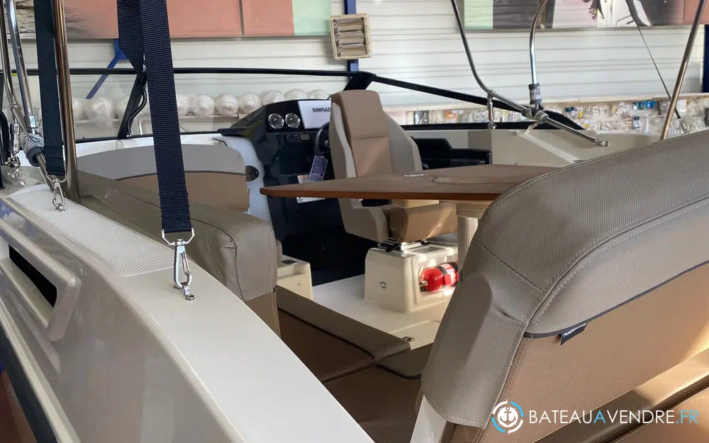 Quicksilver 675  photo 3