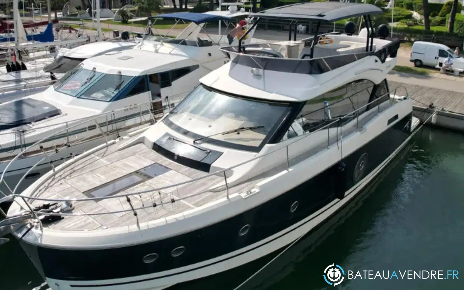 slider 1 Beneteau Monte Carlo 6