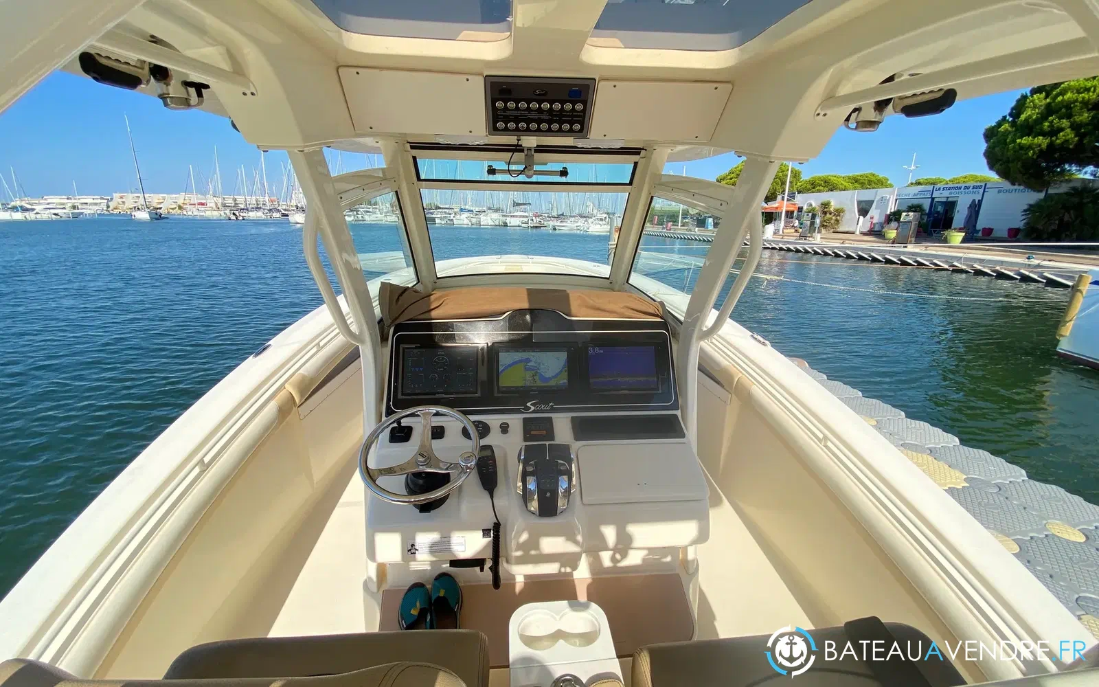 slider 4 Scout Boat 350 LXF
