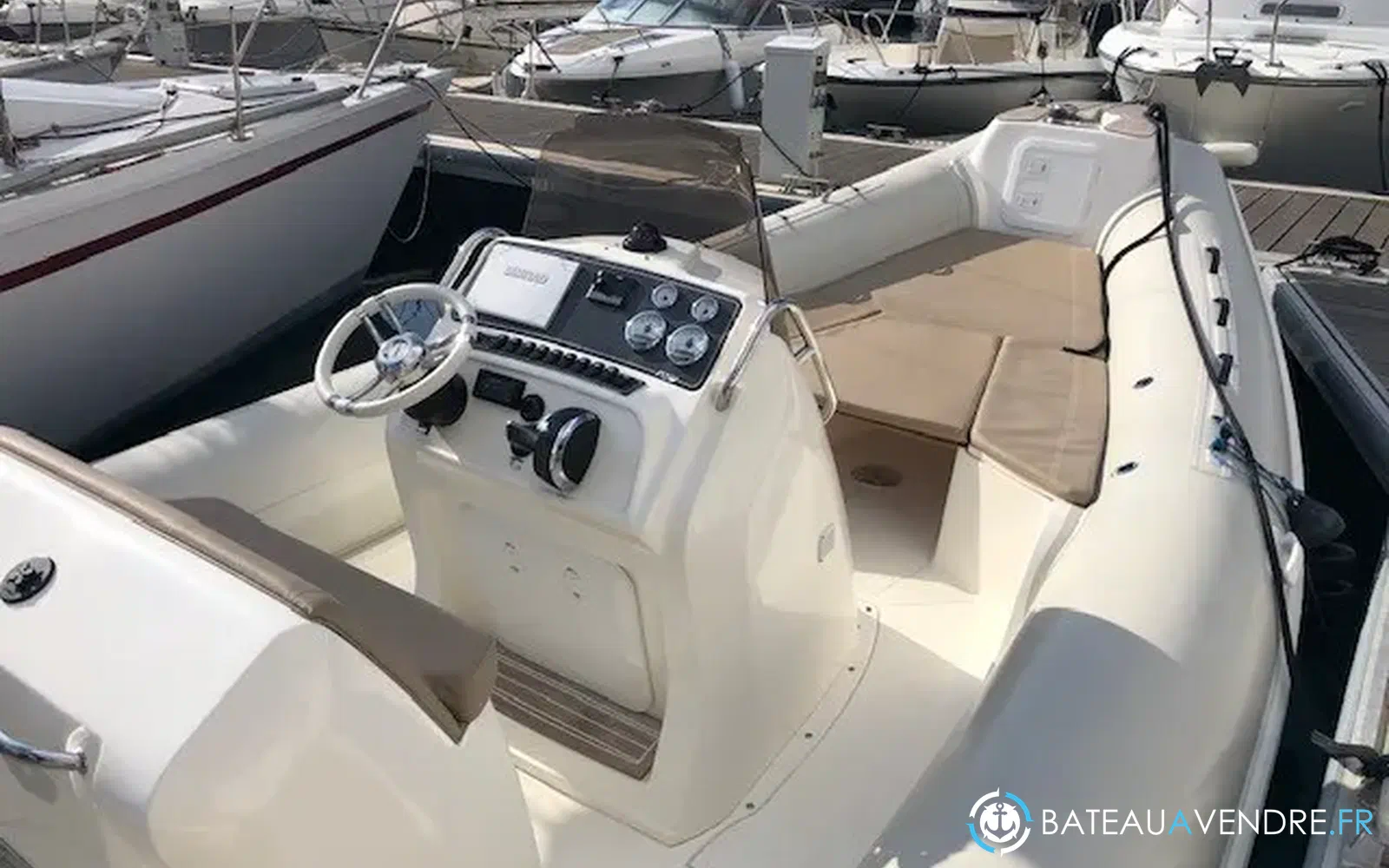 slider 13 Black Fin Elegance 8