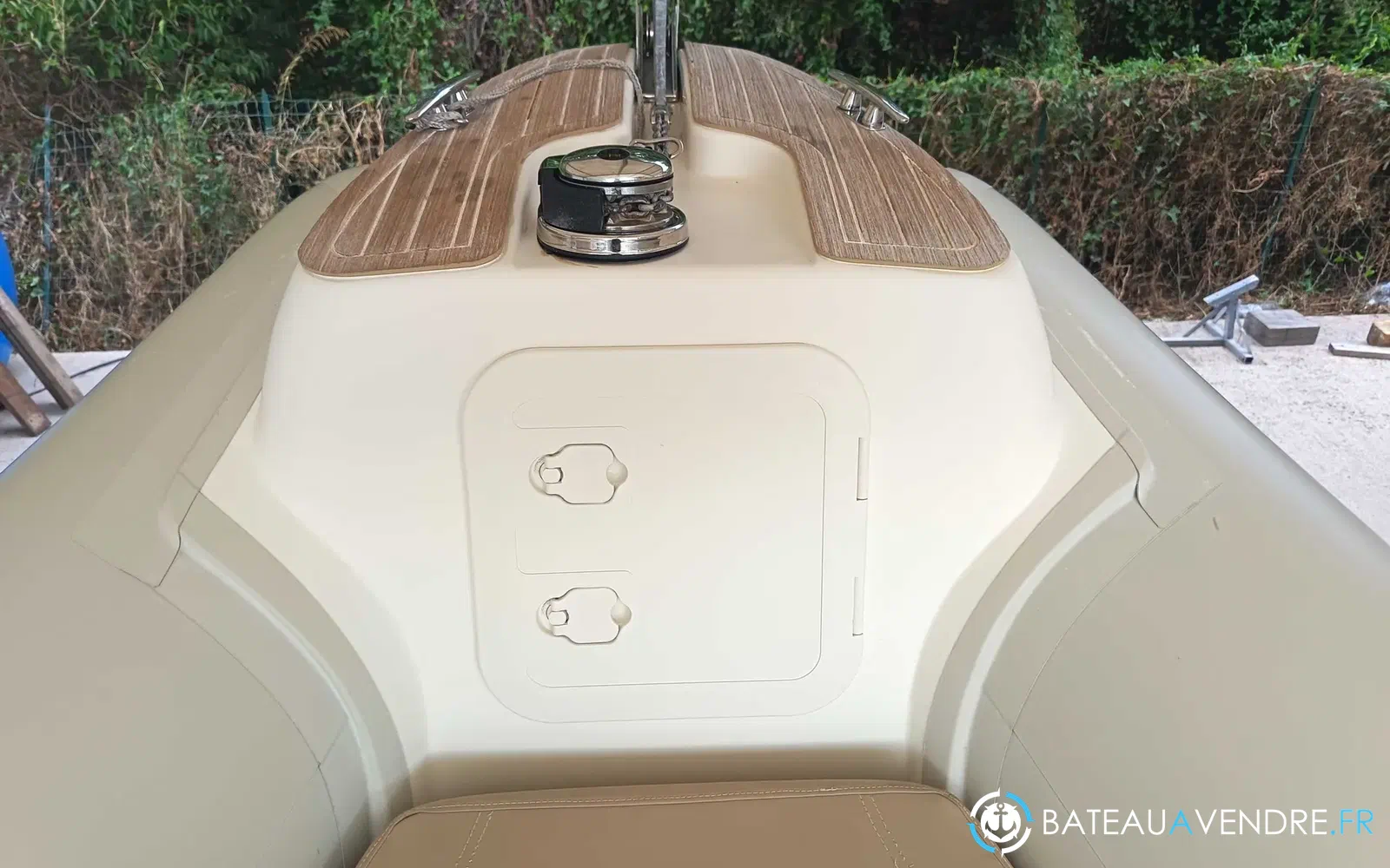 slider 6 Black Fin Elegance 8