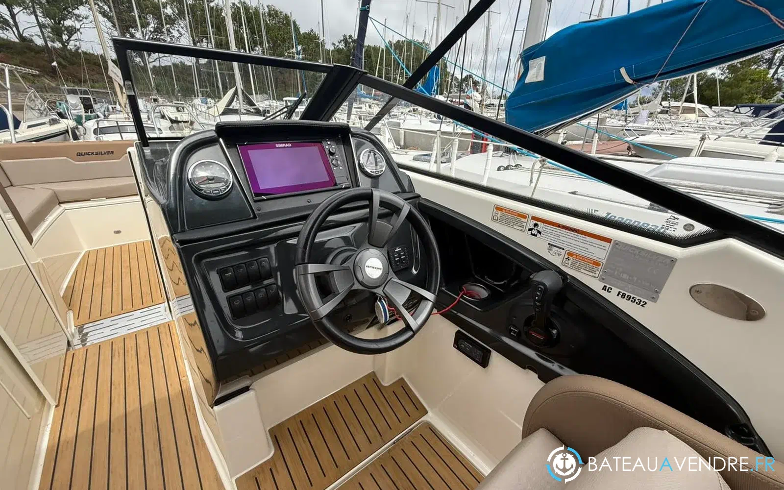slider 23 Quicksilver Activ 755 Bowrider