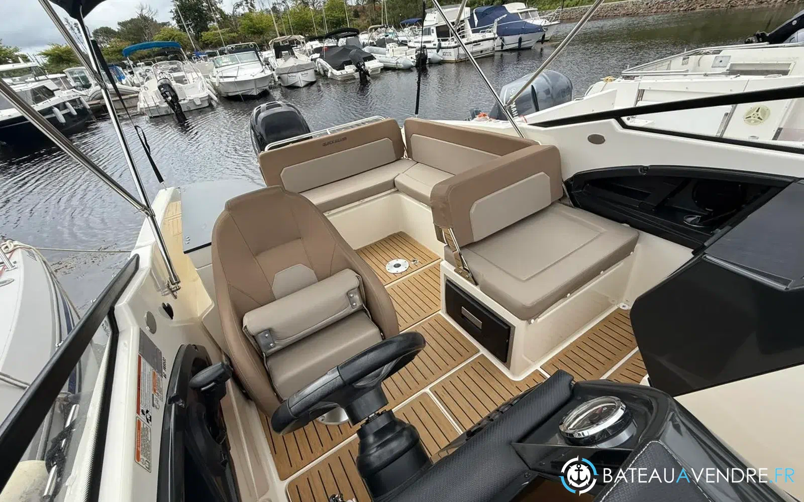 slider 10 Quicksilver Activ 755 Bowrider