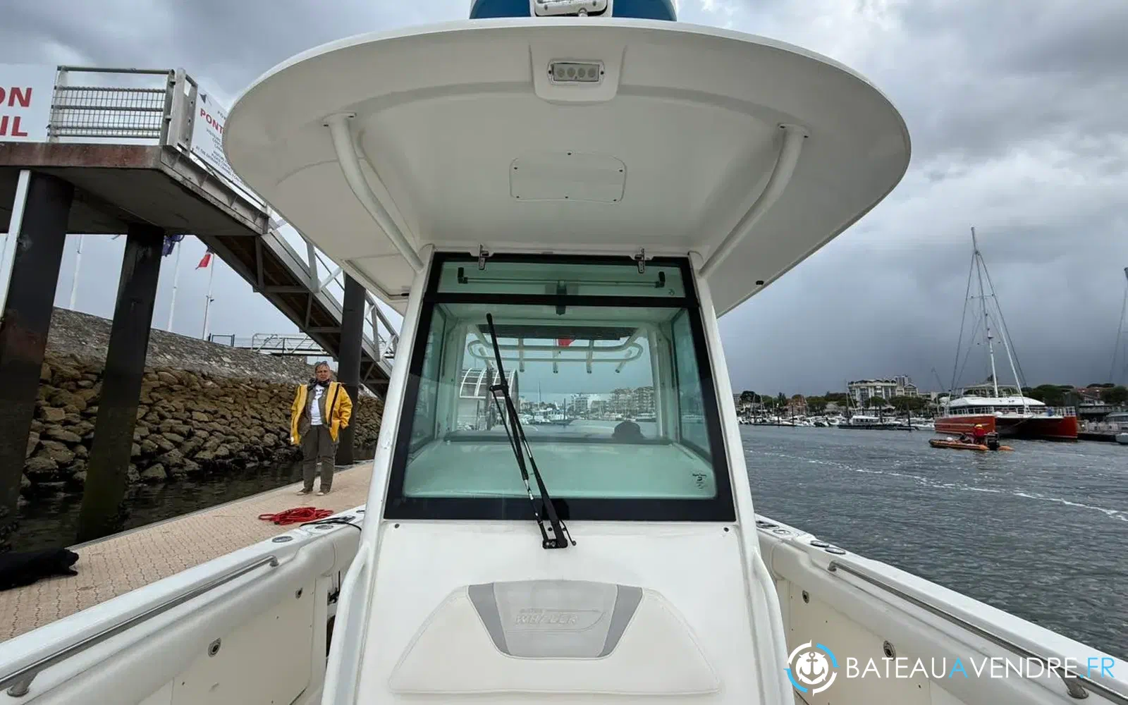 slider 12 Boston Whaler 320 Outrage
