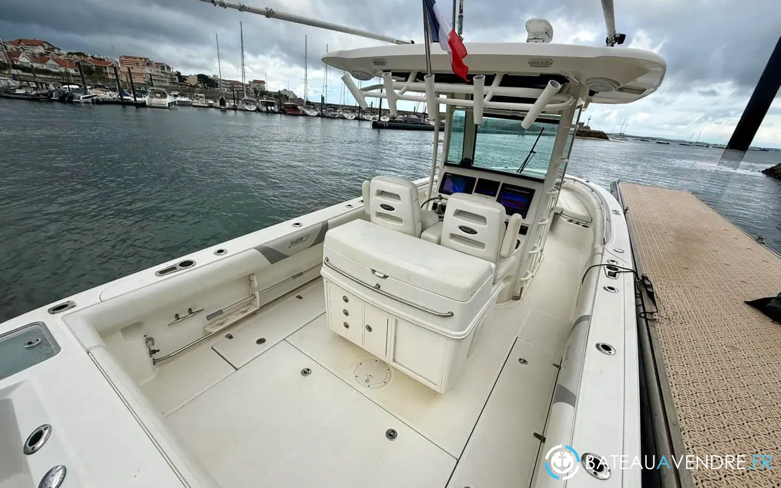 slider 13 Boston Whaler 320 Outrage