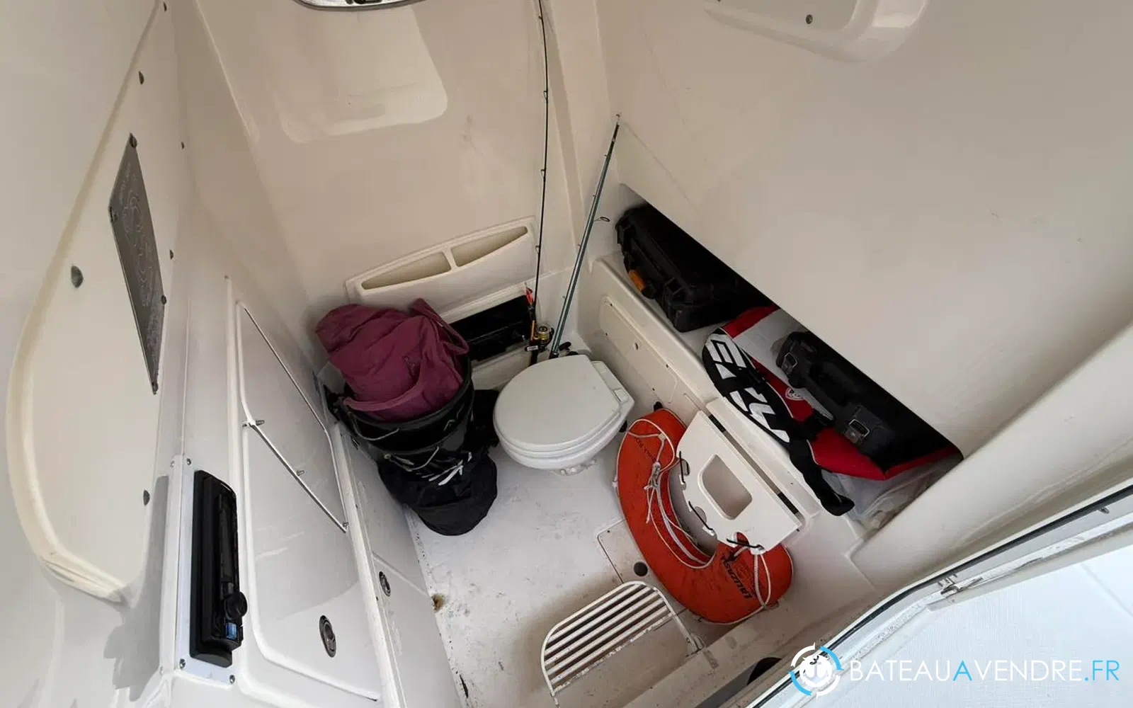 slider 16 Boston Whaler 320 Outrage