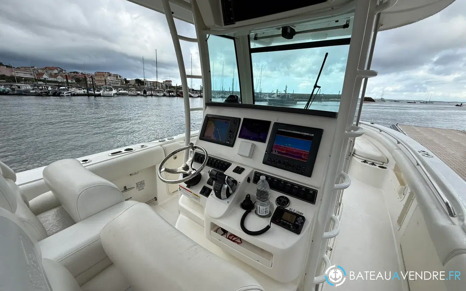 slider 17 Boston Whaler 320 Outrage