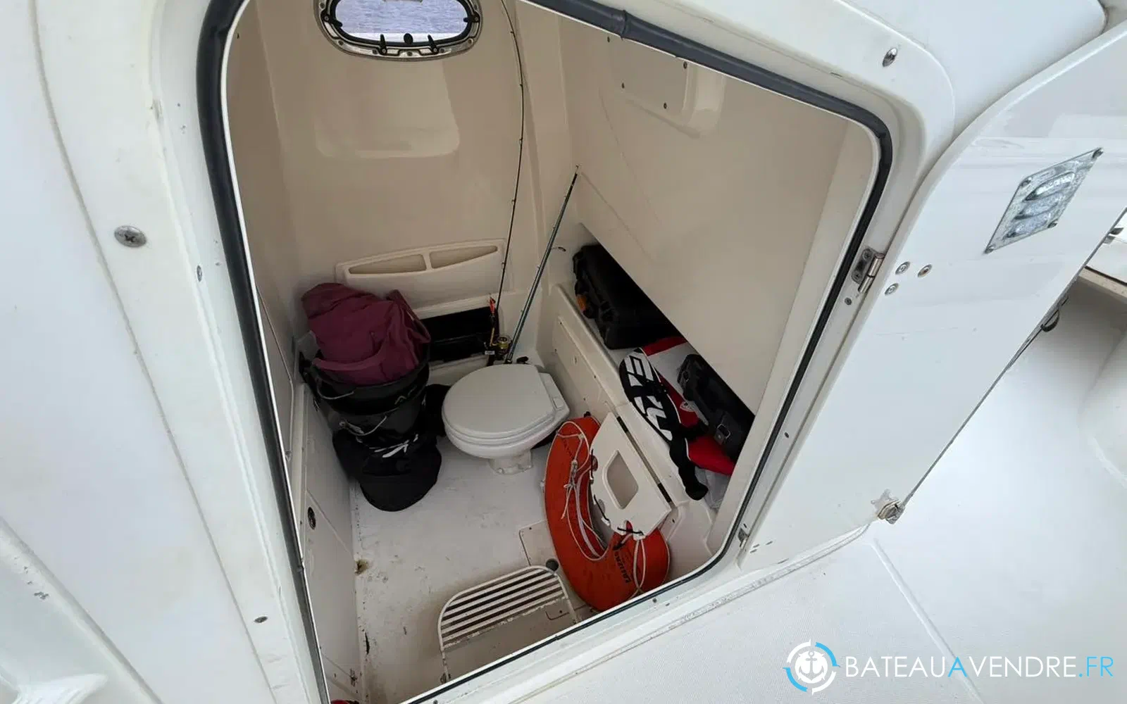 slider 18 Boston Whaler 320 Outrage