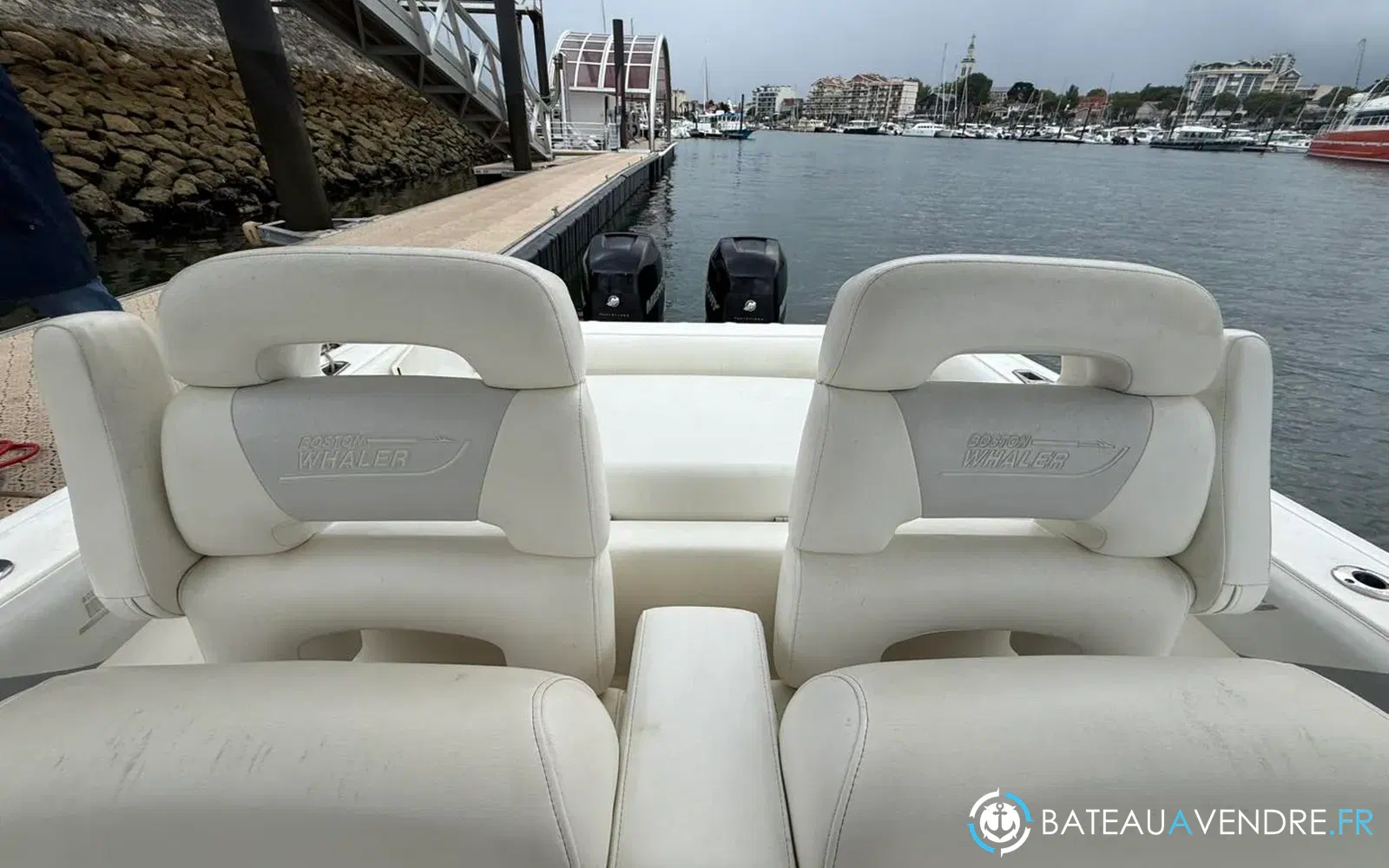 slider 21 Boston Whaler 320 Outrage