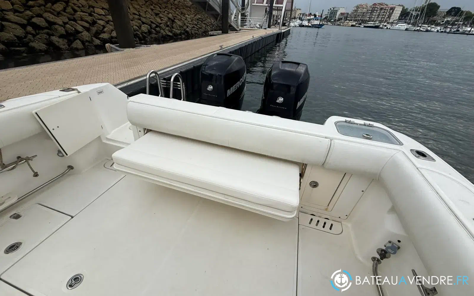 slider 22 Boston Whaler 320 Outrage