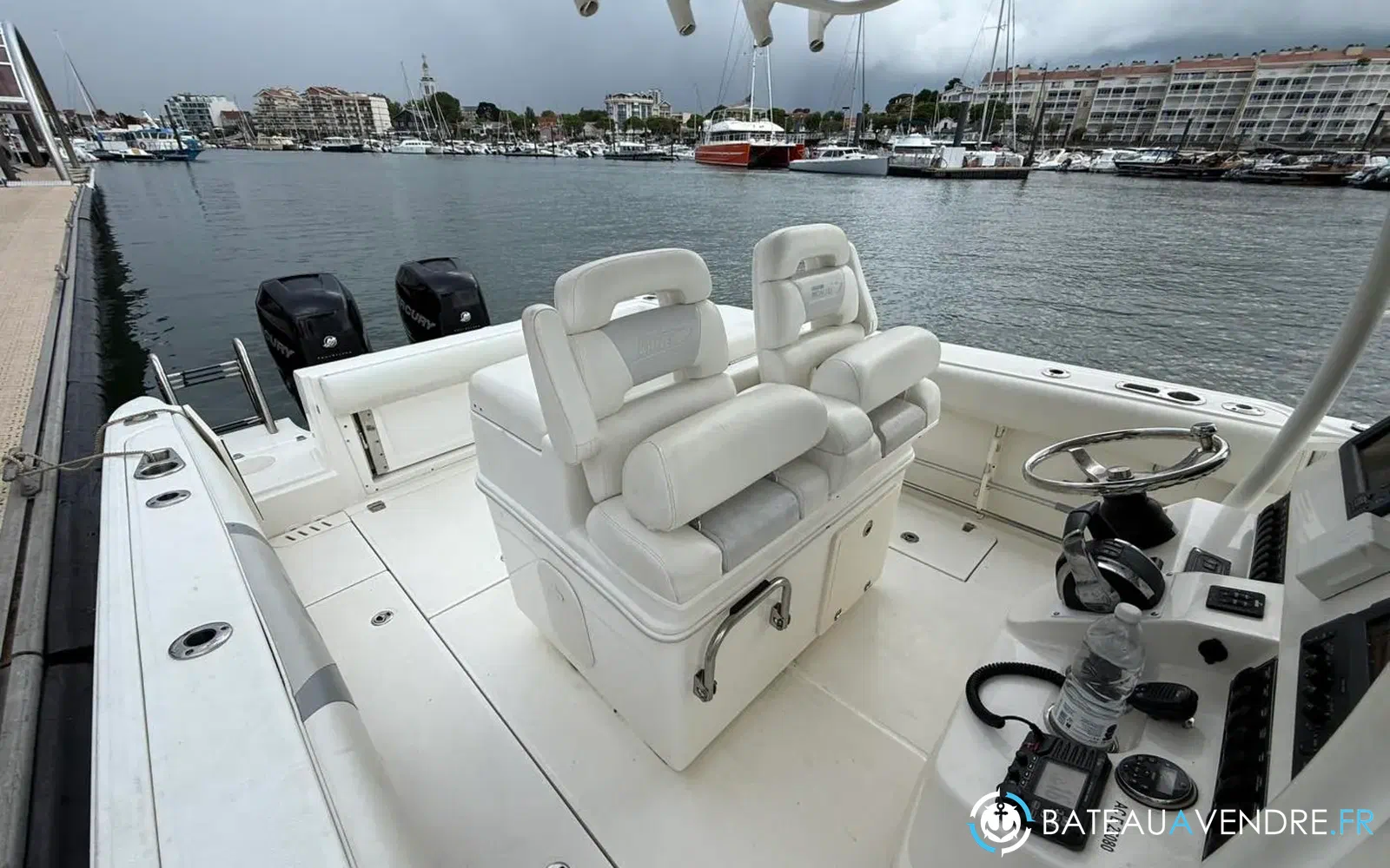 slider 29 Boston Whaler 320 Outrage
