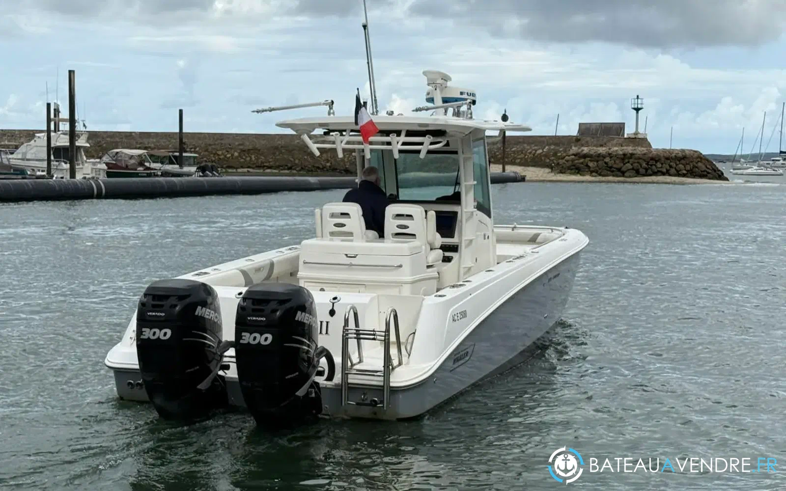 slider 2 Boston Whaler 320 Outrage