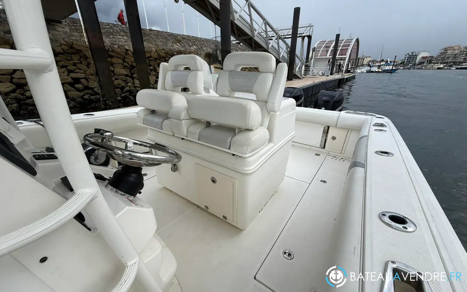 slider 5 Boston Whaler 320 Outrage