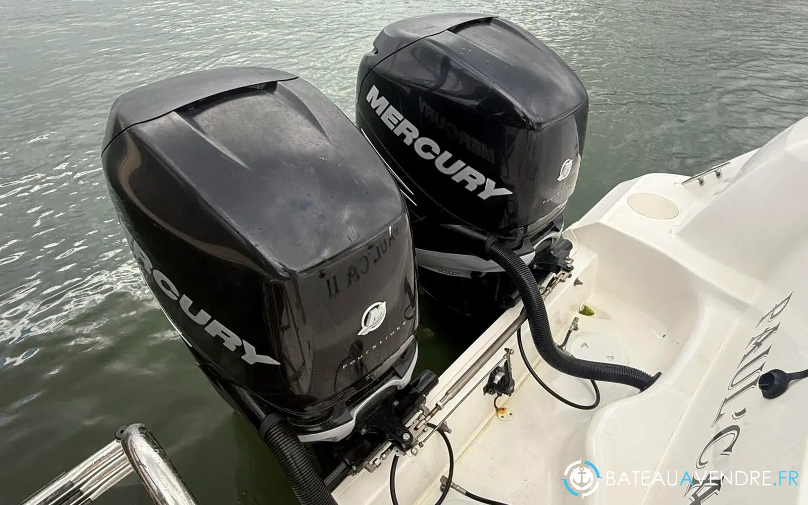 slider 30 Boston Whaler 320 Outrage