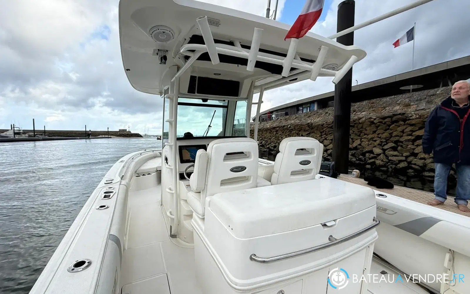 slider 6 Boston Whaler 320 Outrage
