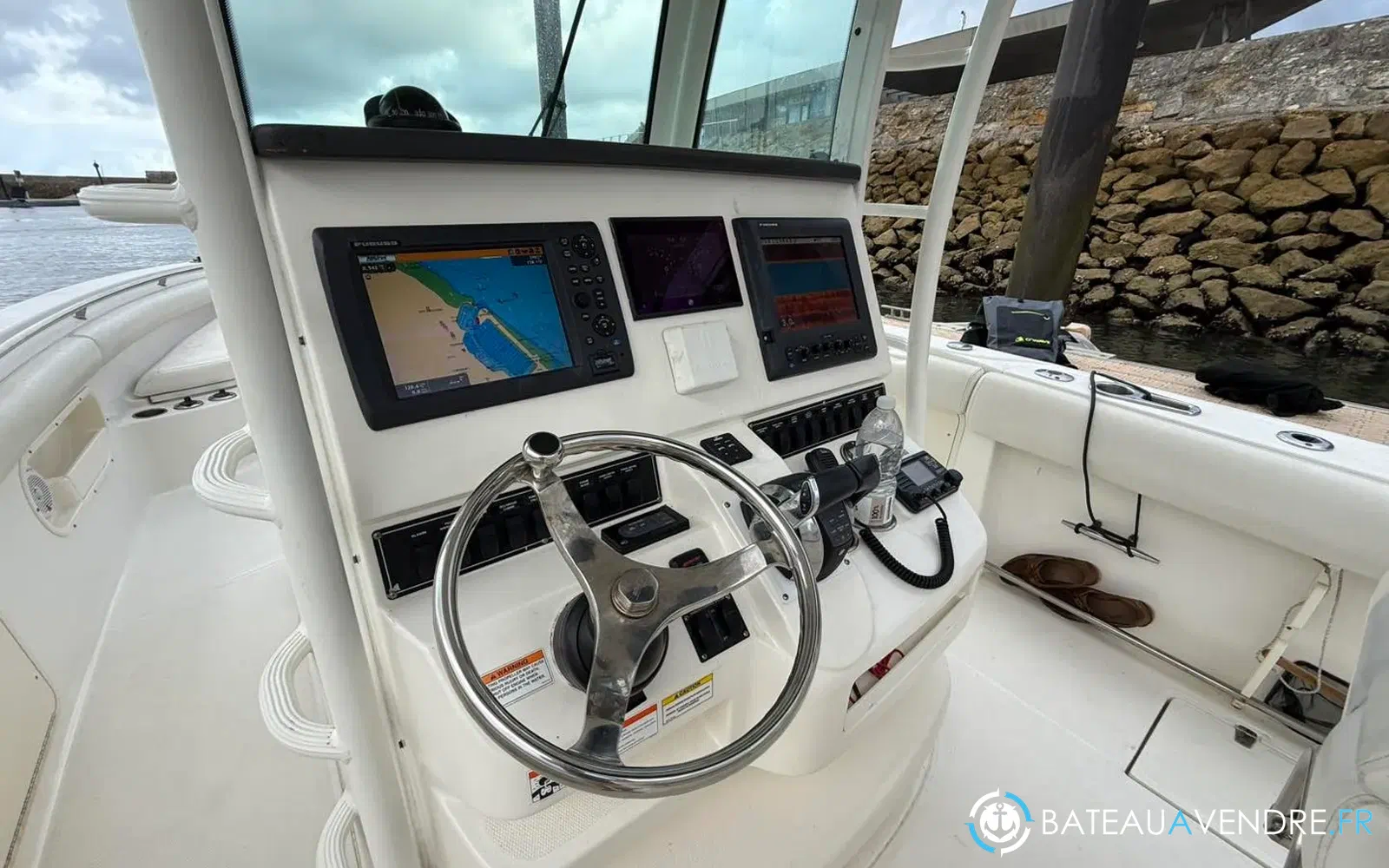 slider 8 Boston Whaler 320 Outrage