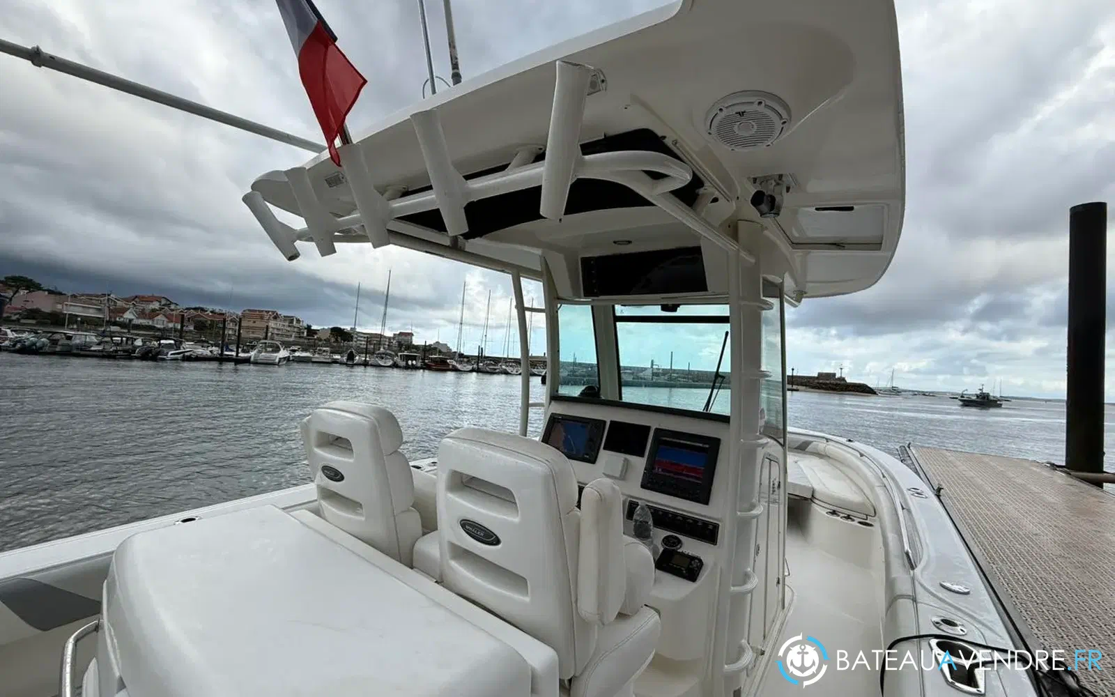 slider 10 Boston Whaler 320 Outrage