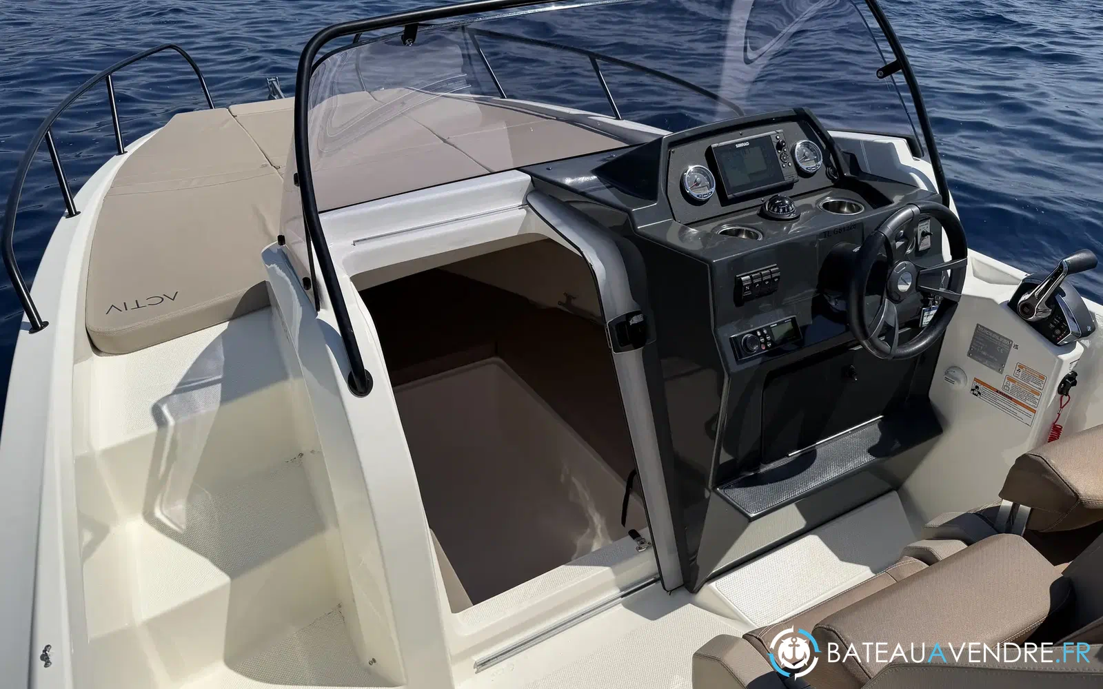slider 8 Quicksilver Activ 675 Sundeck