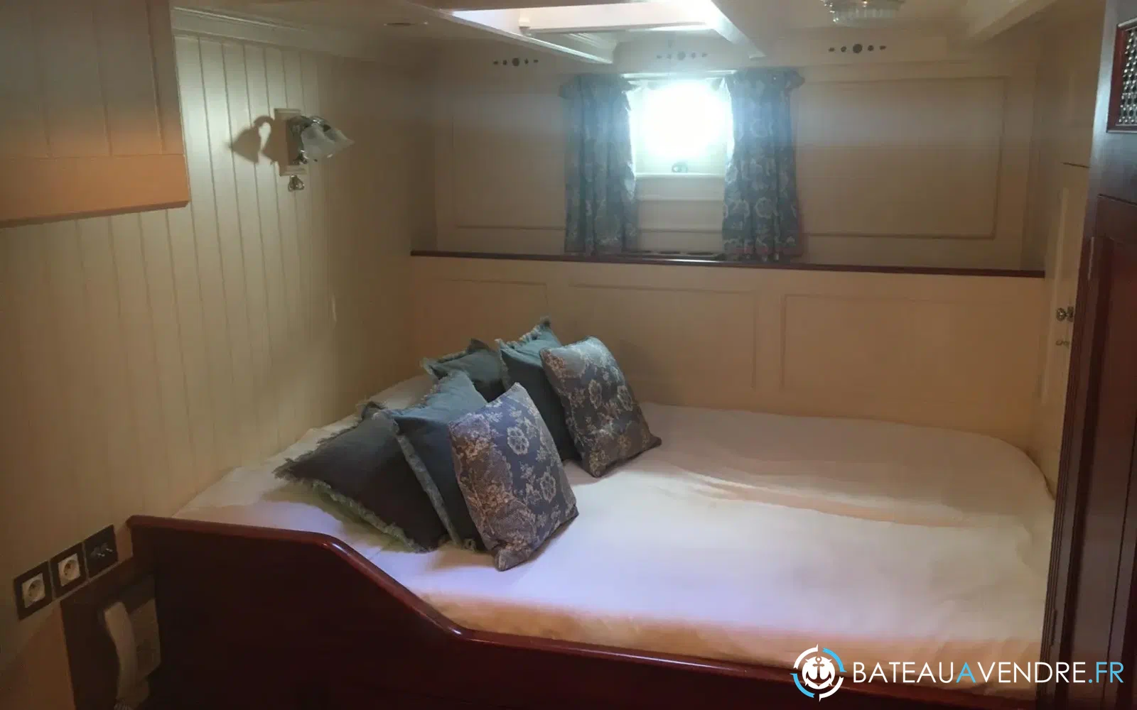slider 34 Alexander Stephen  Sons Classic Yacht