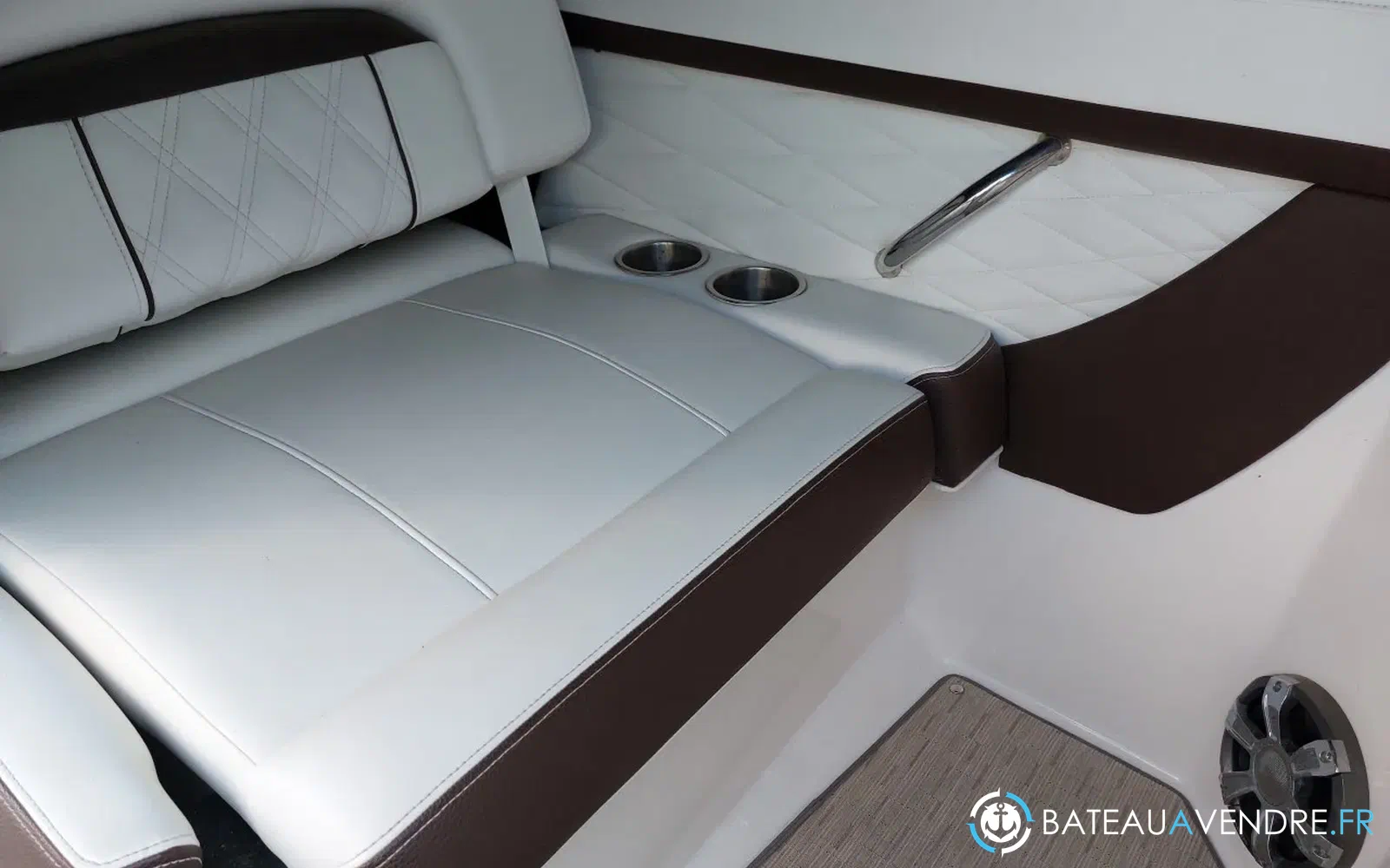 slider 13 Regal 2300 bow rider
