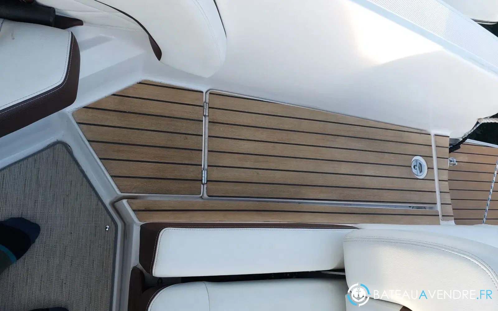 slider 19 Regal 2300 bow rider
