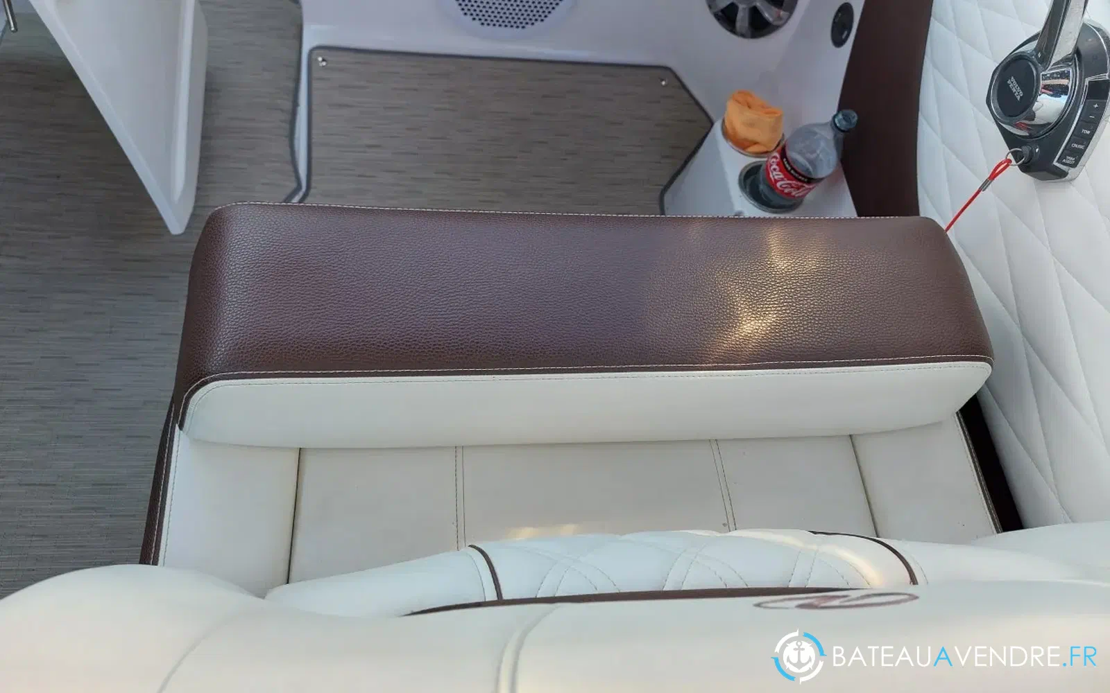 slider 9 Regal 2300 bow rider