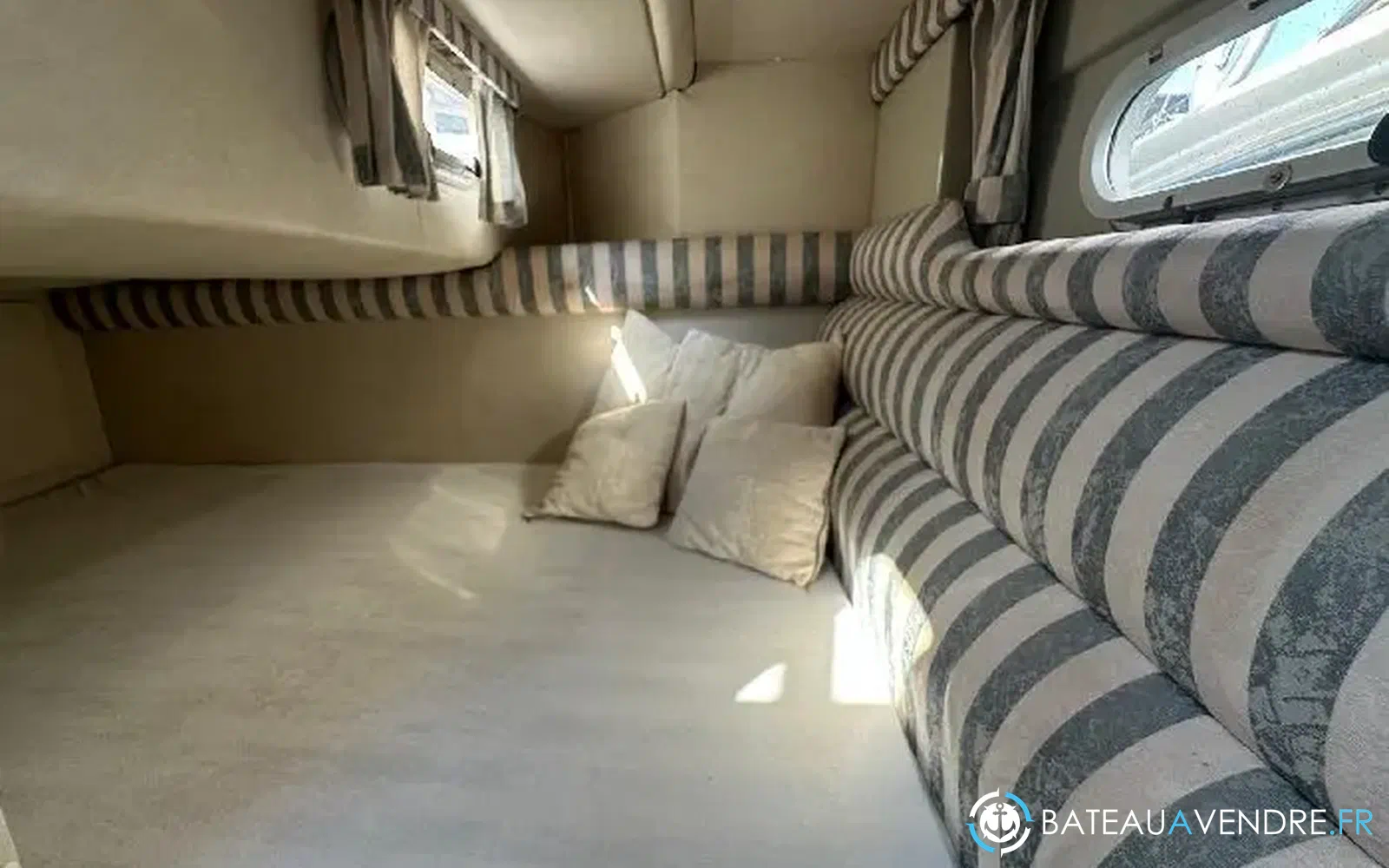 slider 22 Sealine Bolero 28