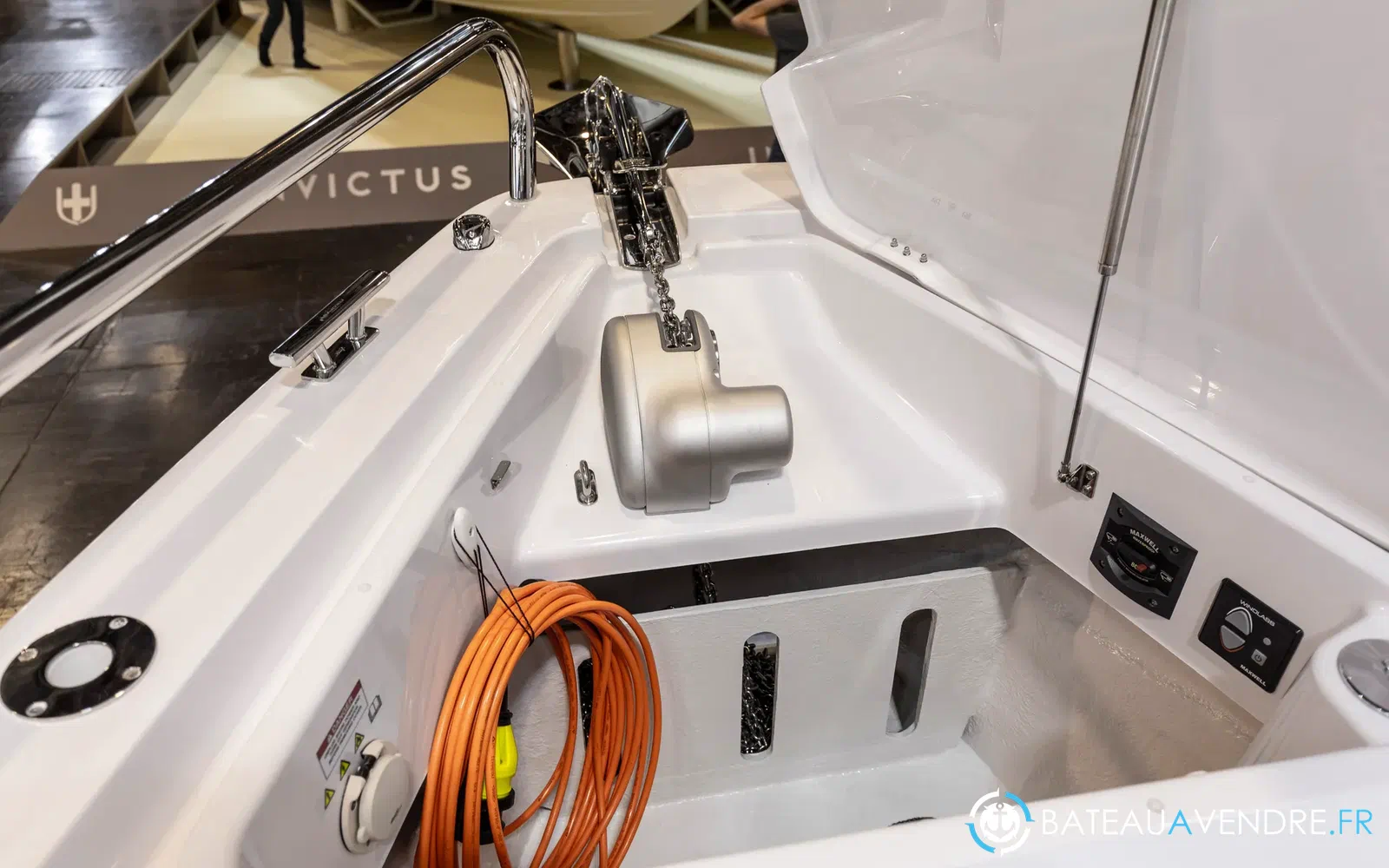 slider 9 Axopar 37 XC Cross Cabin