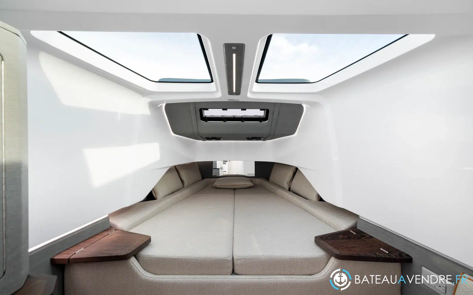 slider 17 Axopar 37 XC Cross Cabin
