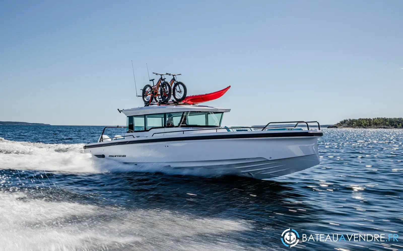 slider 0 Axopar 37 XC Cross Cabin
