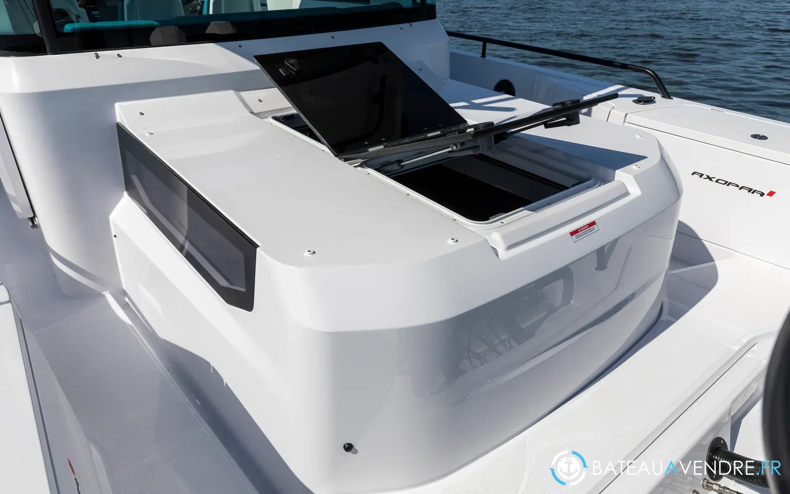slider 6 Axopar 37 XC Cross Cabin