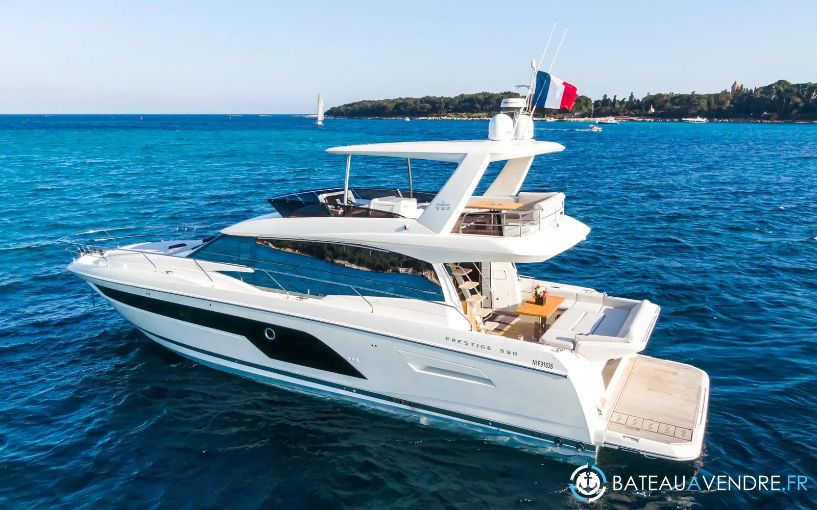 slider 0 Prestige Yachts 590 Fly
