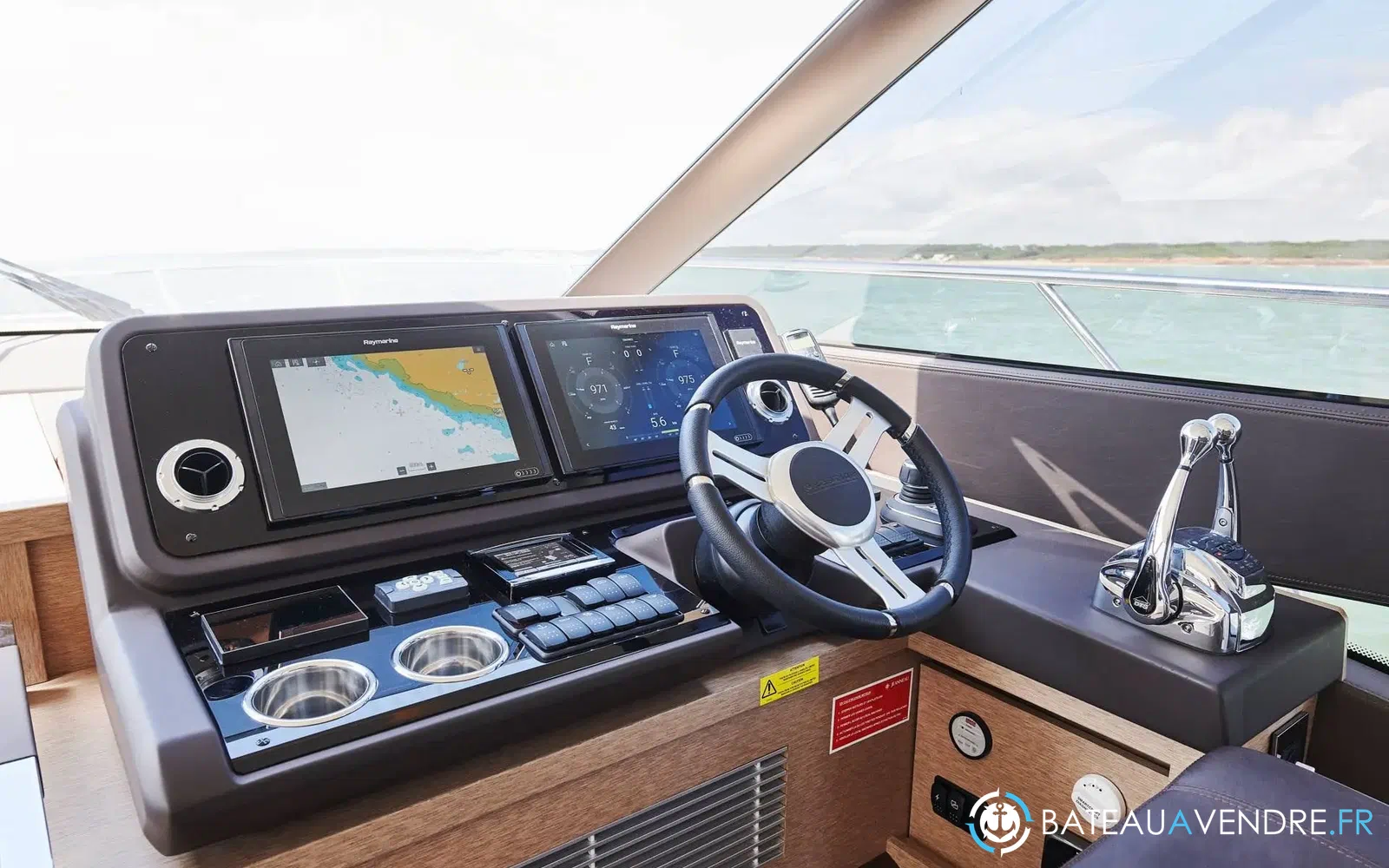 slider 5 Prestige Yachts 590 Fly