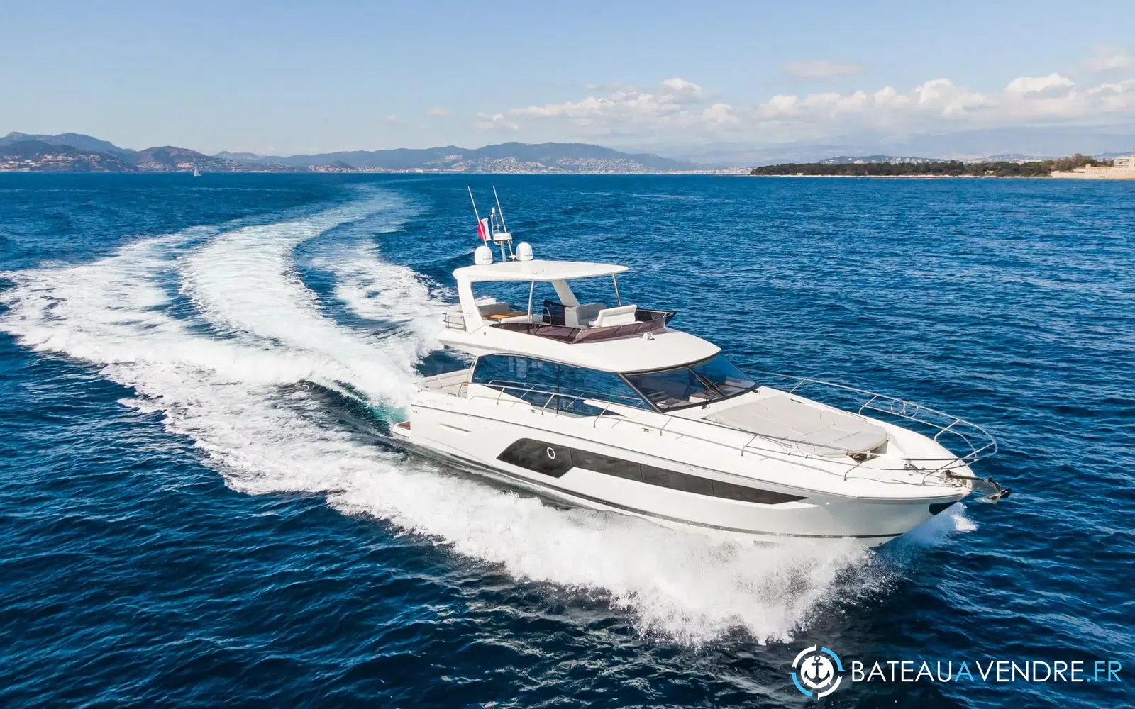 slider 8 Prestige Yachts 590 Fly
