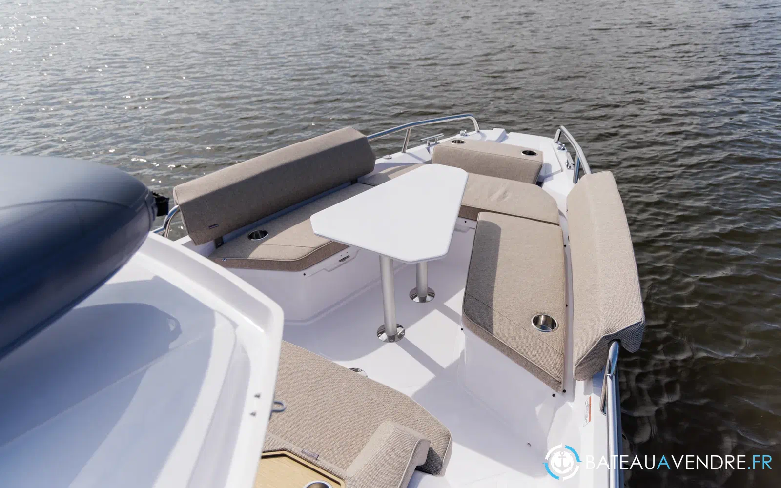 slider 9 Axopar 29 XC CROSS CABIN