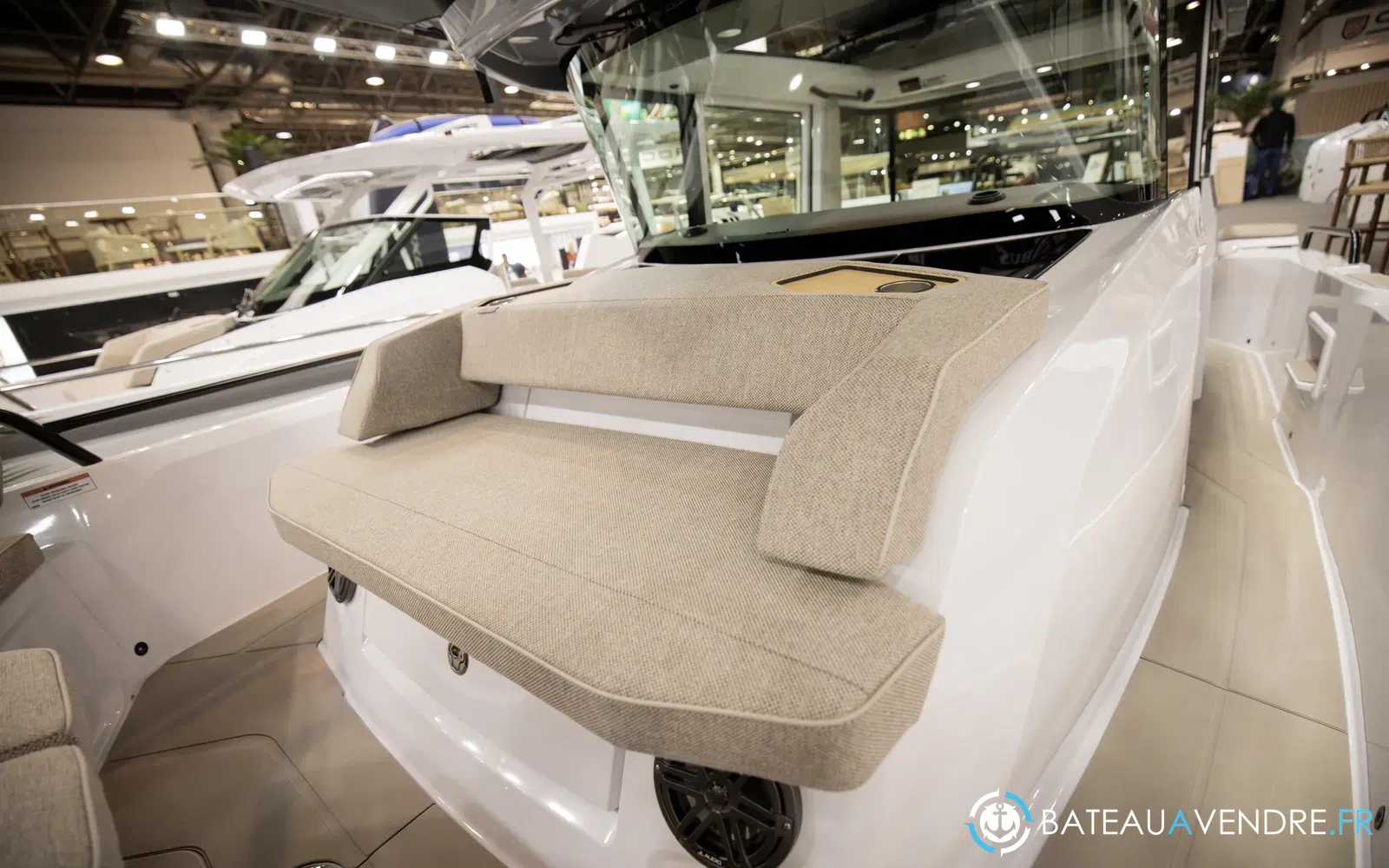 slider 5 Axopar 29 XC CROSS CABIN