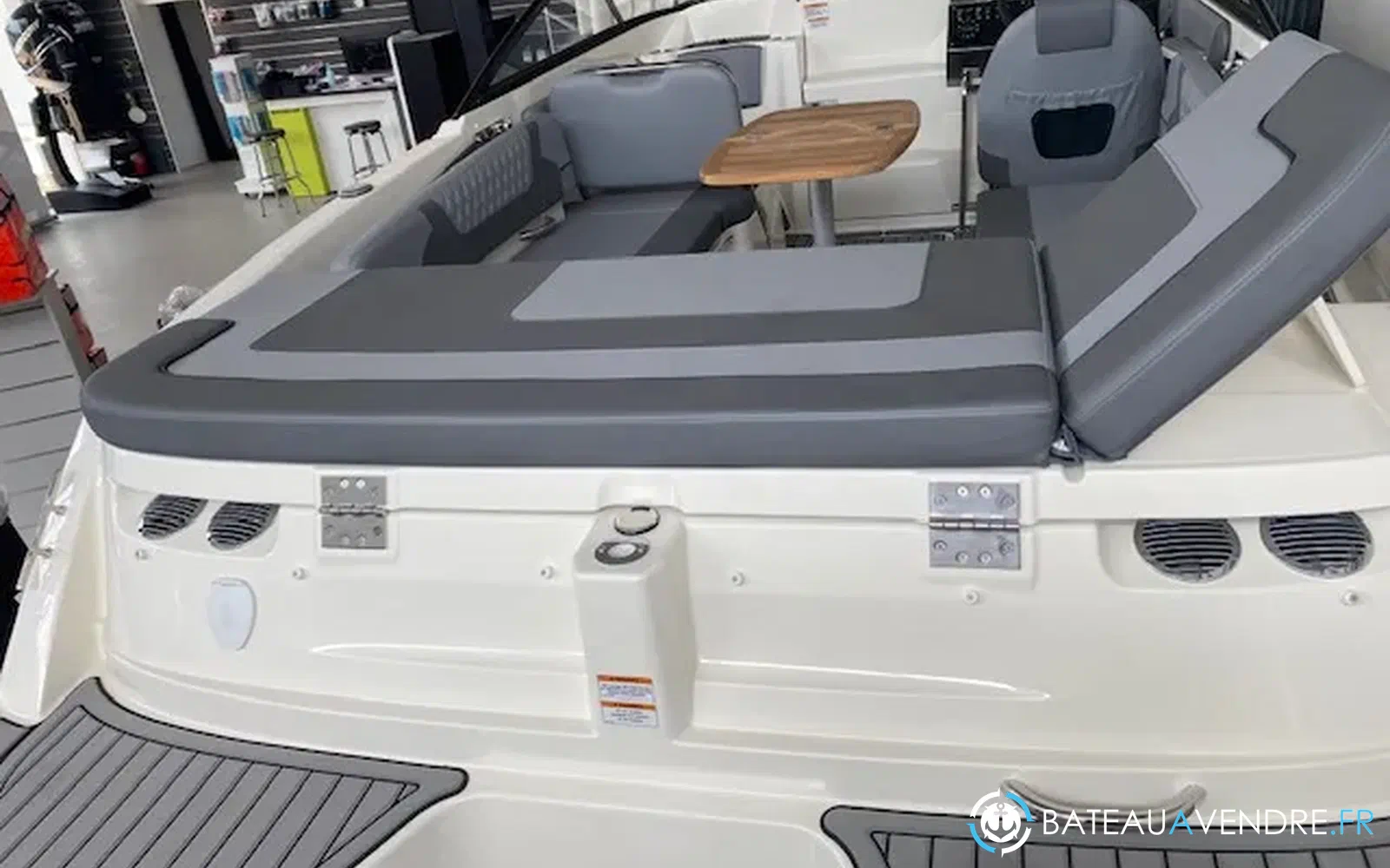 slider 1 Bayliner VR6 Cuddy