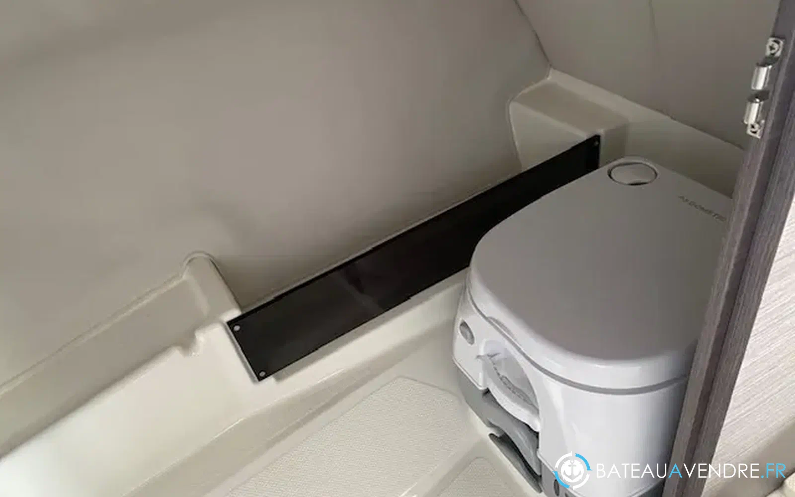 slider 6 Bayliner VR6 Cuddy