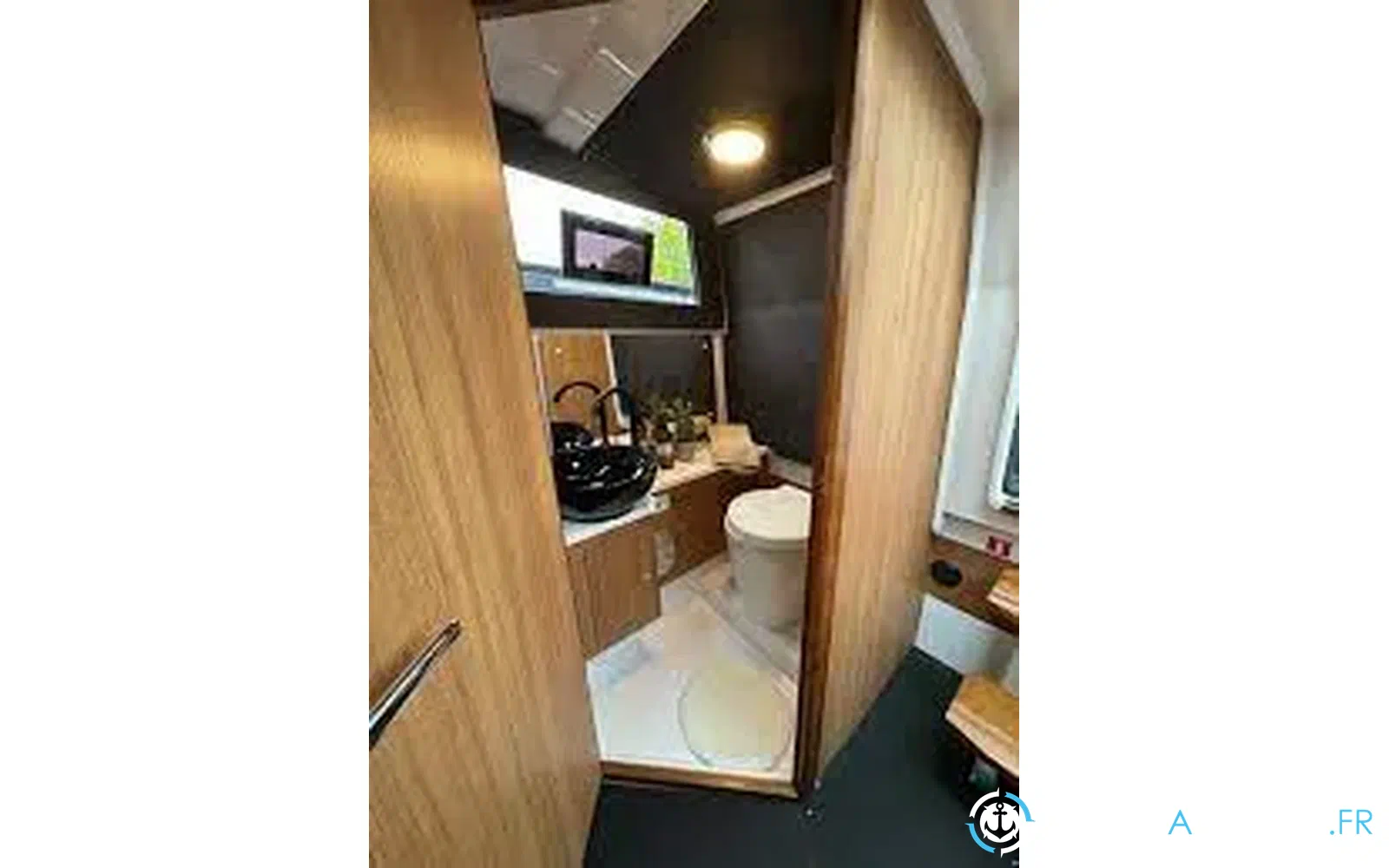 slider 10 Virtue V10 Cabin