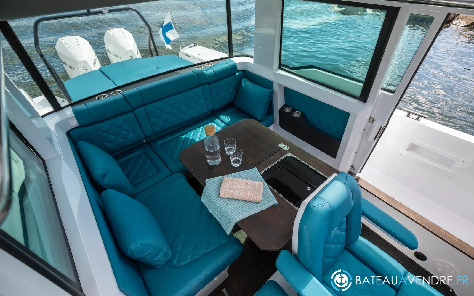 slider 19 Axopar 37 XC Cross Cabin