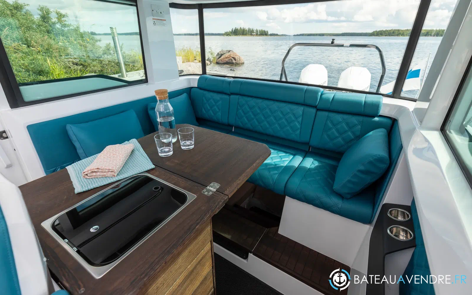 slider 20 Axopar 37 XC Cross Cabin