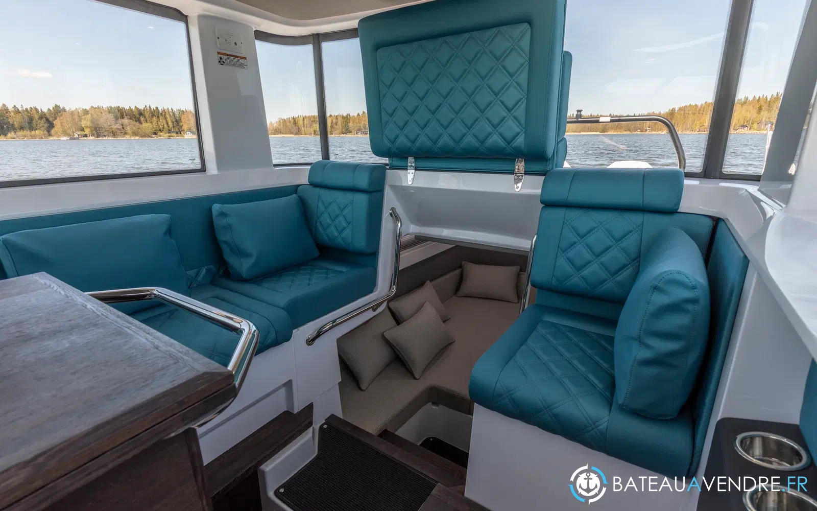 slider 21 Axopar 37 XC Cross Cabin