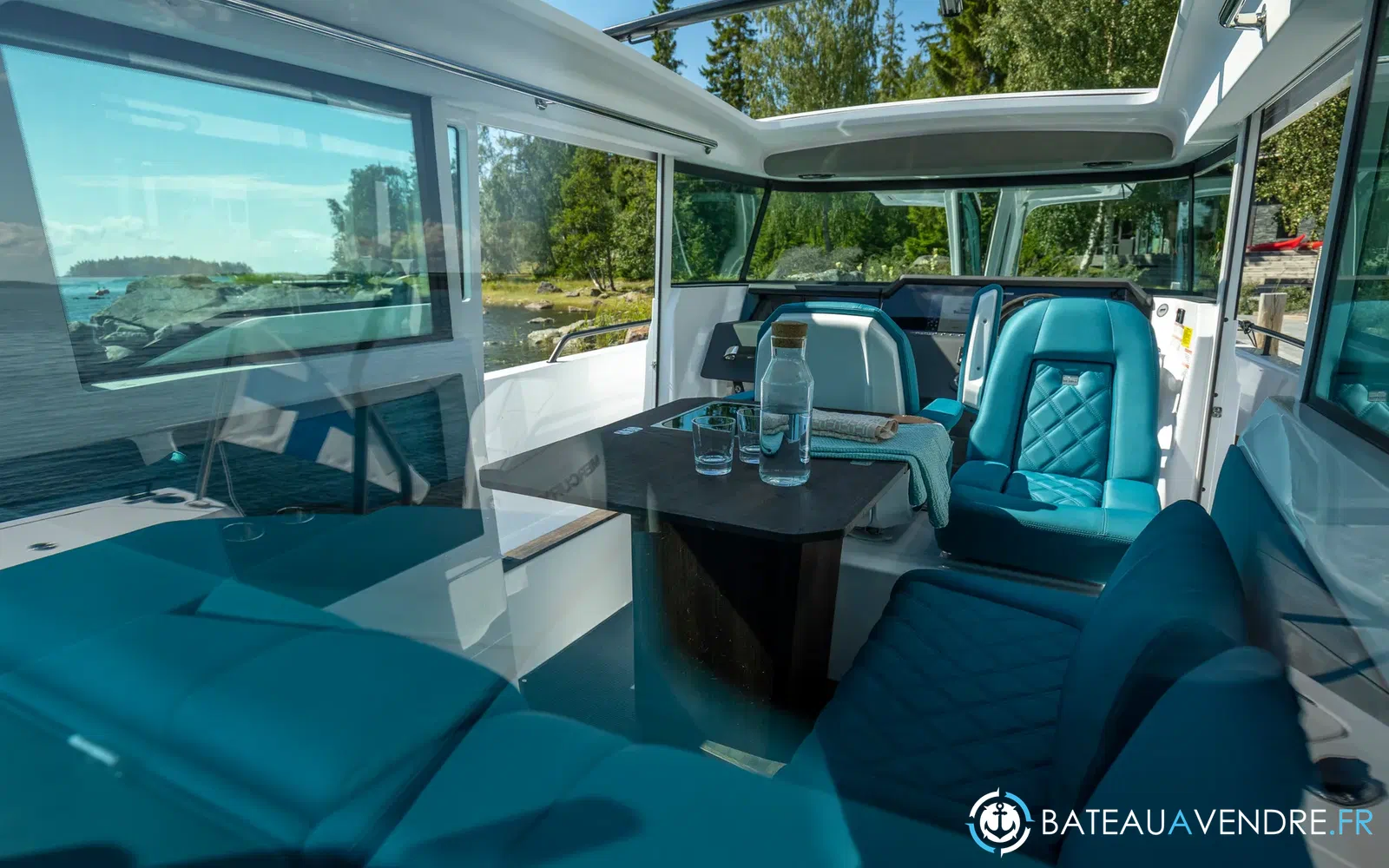 slider 22 Axopar 37 XC Cross Cabin