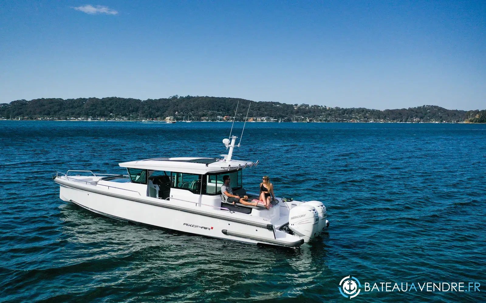slider 4 Axopar 37 XC Cross Cabin