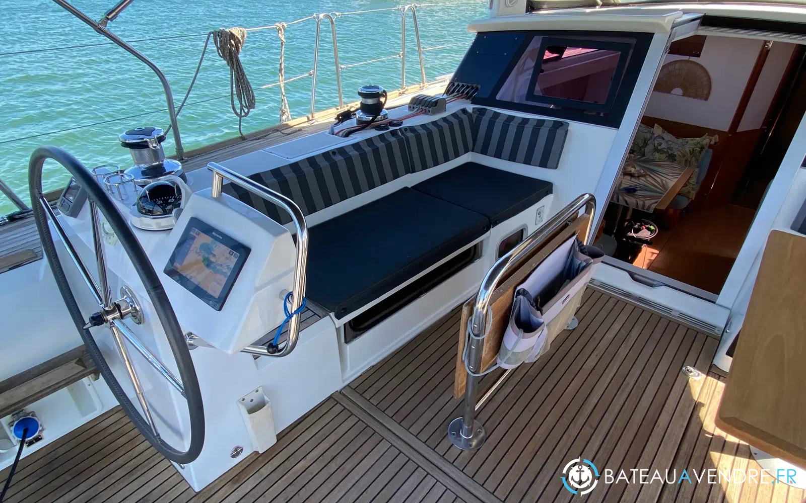 slider 8 Beneteau Sense 50