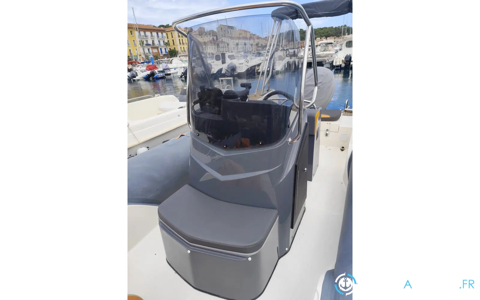 slider 4 Capelli Tempest 700