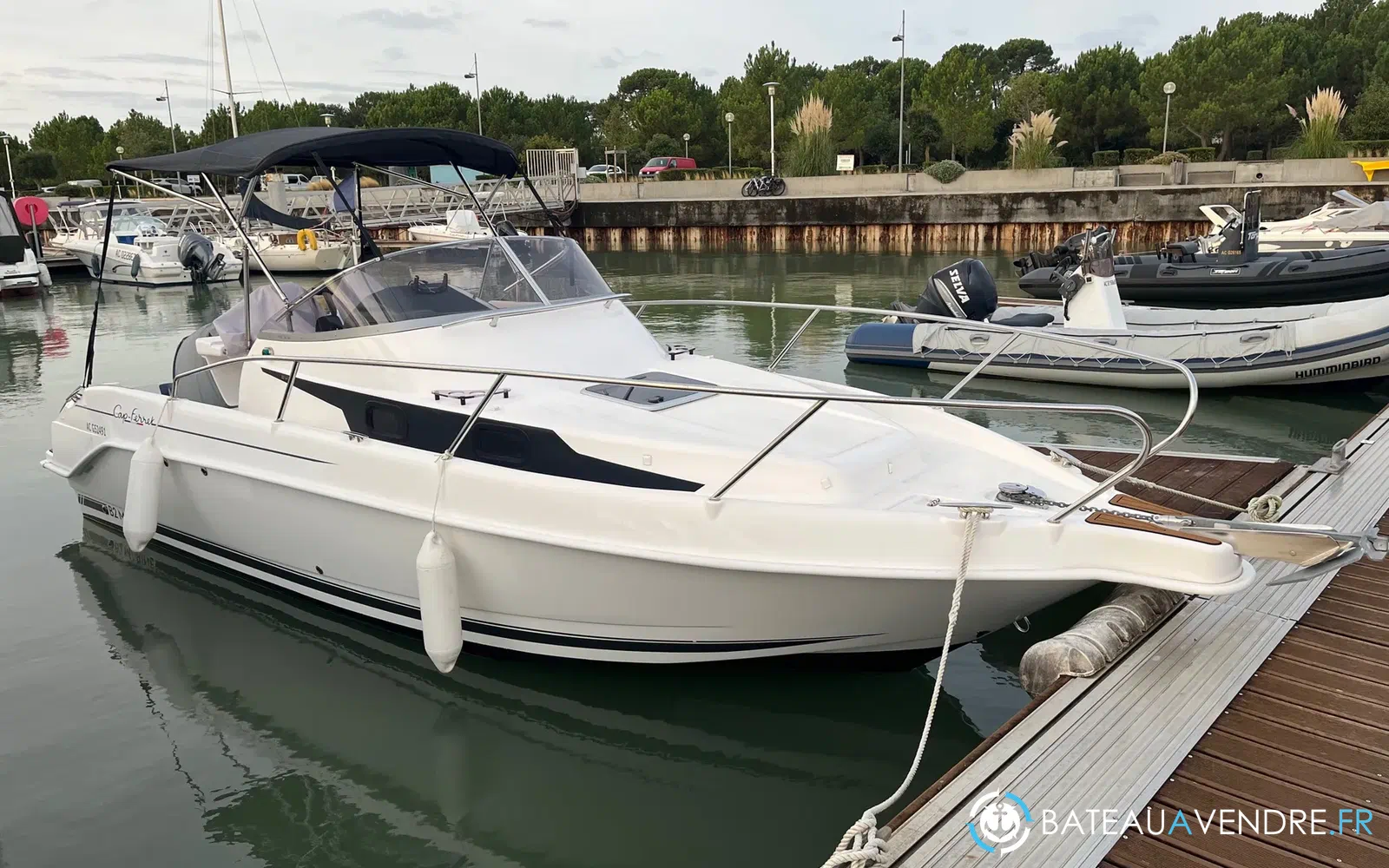 slider 2 B2 Marine Cap Ferret 752 Cruiser